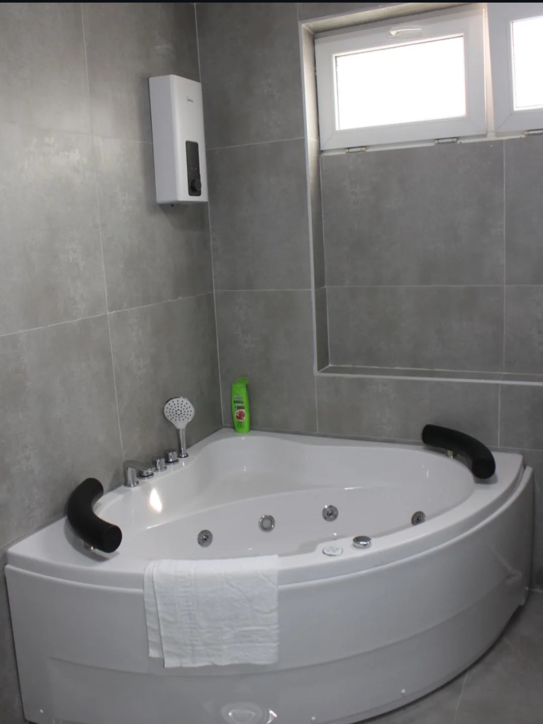 Bathroom jacuzzi